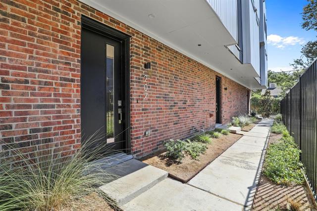 410 W 9th St in Dallas, TX - Building Photo