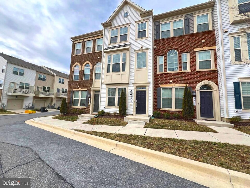 7803 Rosella Ln in Jessup, MD - Foto de edificio