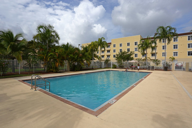 St. Croix Apartments in Lauderdale Lakes, FL - Building Photo - Building Photo