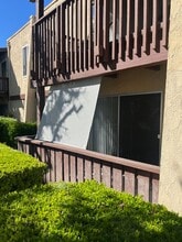 1000 W MacArthur Blvd in Santa Ana, CA - Building Photo - Building Photo