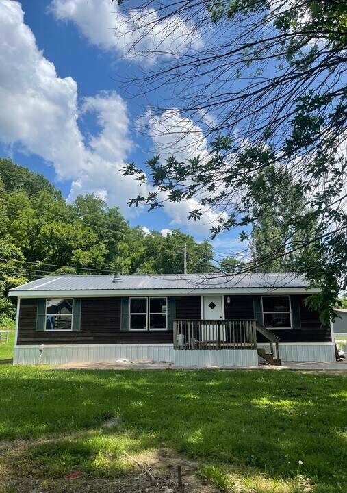1605 Schell St in Cassville, MO - Building Photo