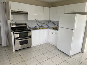 3500 SW 24th St in Miami, FL - Building Photo - Building Photo