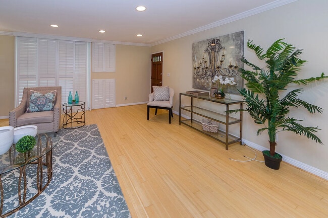 4610 Densmore Ave, Unit 9 in Encino, CA - Building Photo - Building Photo