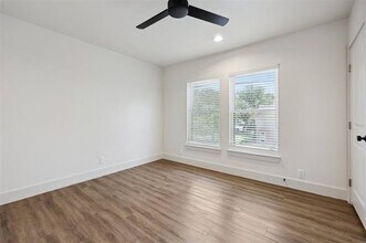 5750 Marquita Ave in Dallas, TX - Foto de edificio - Building Photo