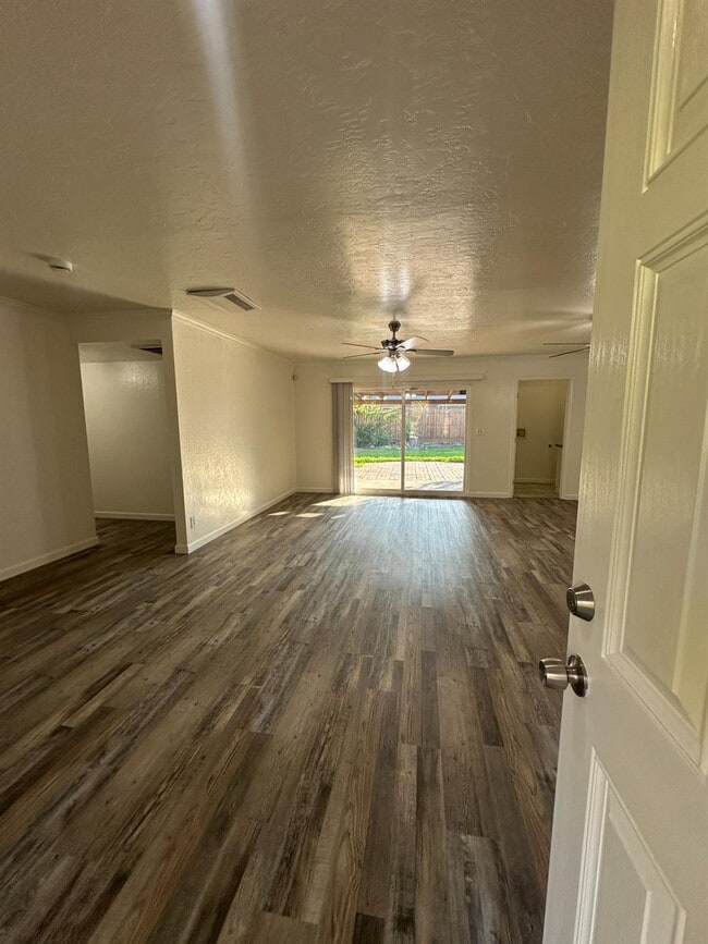 440 N Homsy Ave in Fresno, CA - Building Photo - Building Photo