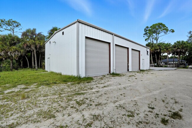 6070 Lancewood Way in Naples, FL - Building Photo - Building Photo