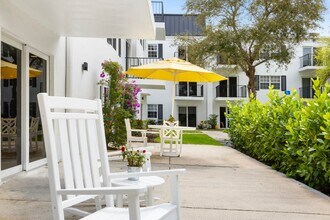 Independence Hall Senior Living in Wilton Manors, FL - Foto de edificio - Building Photo
