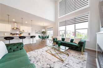 4914 Hawthorn Pl SW in Edmonton, AB - Building Photo - Building Photo
