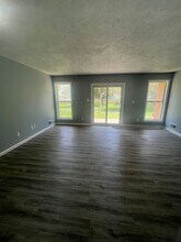 207 Lake St in Oakford, IL - Building Photo - Building Photo