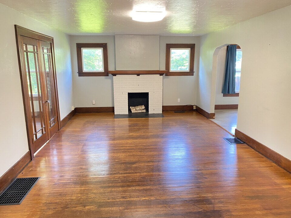 317 N Madriver St in Bellefontaine, OH - Building Photo