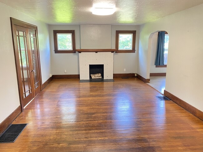 property at 317 N Madriver St