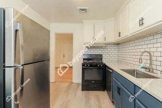 245 Lake Dr Cir NE in Birmingham, AL - Foto de edificio - Building Photo