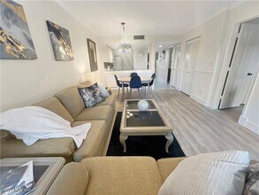 600 Neapolitan Way in Naples, FL - Building Photo - Building Photo