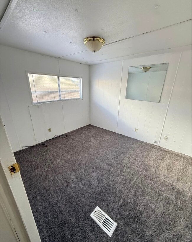 1633 Calvo Dr in West Valley City, UT - Building Photo - Building Photo