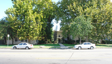 5936-5944 Hazeltine Ave in Van Nuys, CA - Building Photo - Building Photo