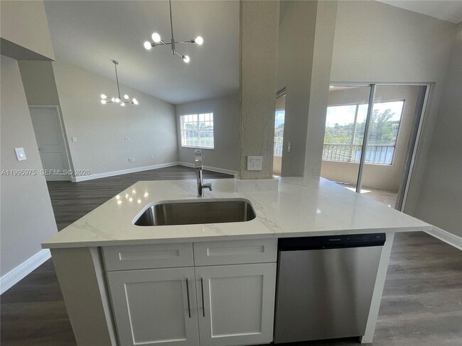 2850 N Oakland Forest Dr in Oakland Park, FL - Building Photo - Building Photo