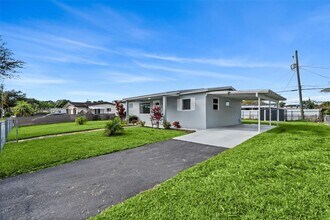 13710 Harrison St in Miami, FL - Building Photo - Building Photo