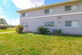 10101 Sandy Hollow Ln in Bonita Springs, FL - Building Photo - Building Photo