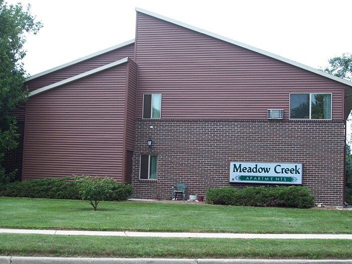 MEADOW CREEK APARTMENTS in Kewaskum, WI - Foto de edificio