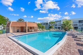 6600 Royal Palm Blvd in Margate, FL - Building Photo - Building Photo