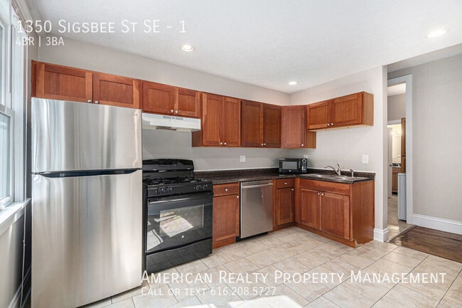 1350 Sigsbee St SE in Grand Rapids, MI - Building Photo - Building Photo