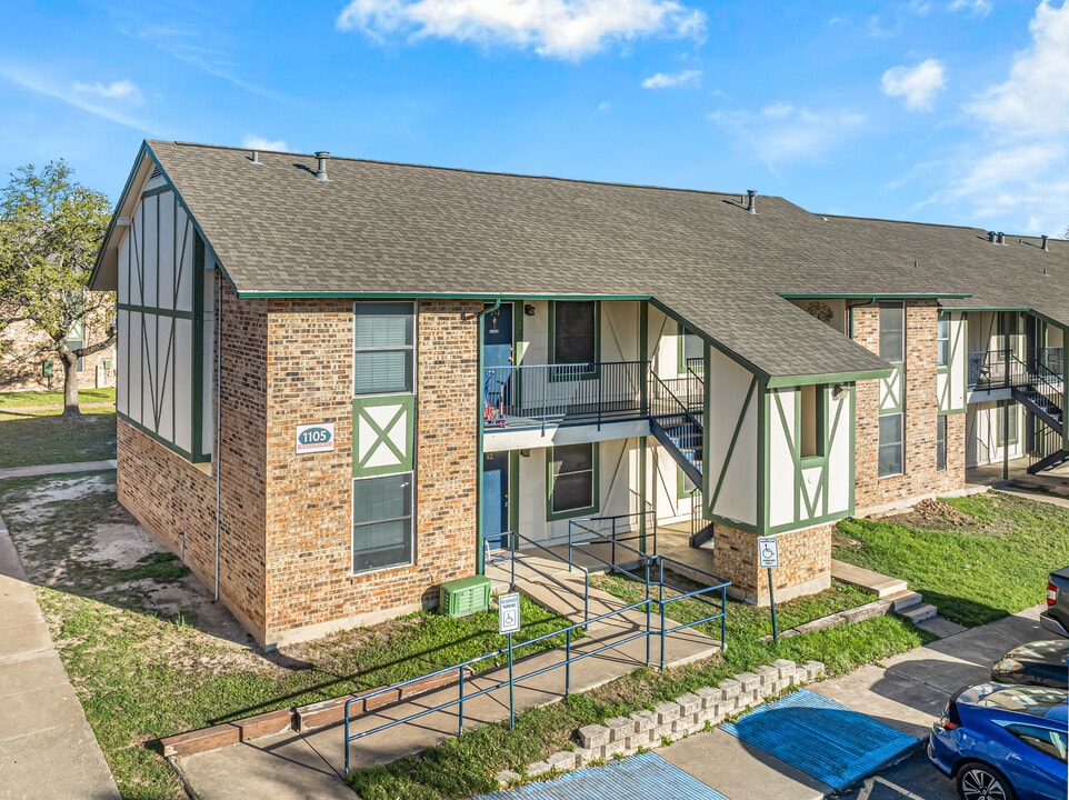 Runnymede in Austin, TX - Building Photo