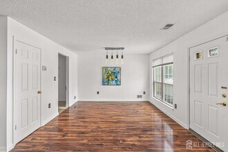 115 Albury Way in North Brunswick, NJ - Building Photo - Building Photo