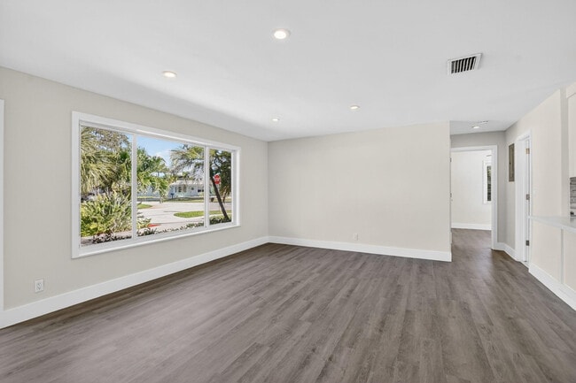 954 SE 7th St in Deerfield Beach, FL - Building Photo - Building Photo