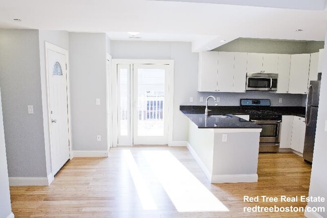 35 Forbes St, Unit 2