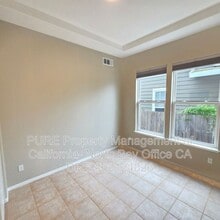 1922 Buckingham Ln in Petaluma, CA - Building Photo - Building Photo