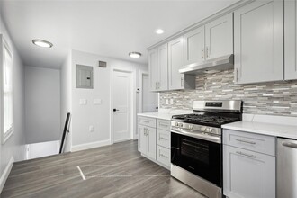 118 Forest Ave in Glen Cove, NY - Building Photo - Building Photo