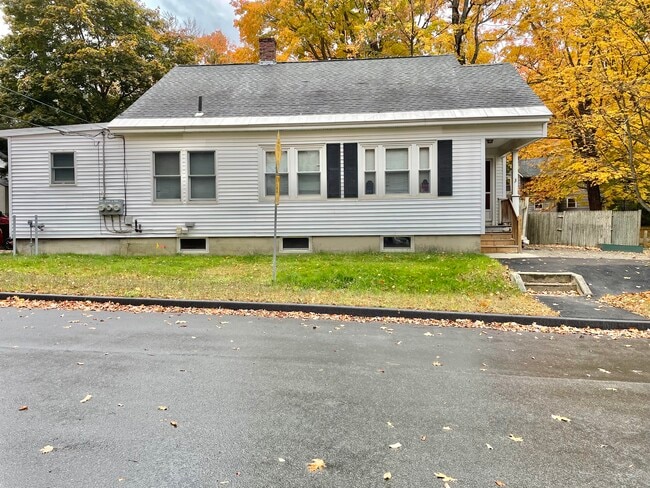 3 Gilman St, Unit 2 in Augusta, ME - Foto de edificio - Building Photo