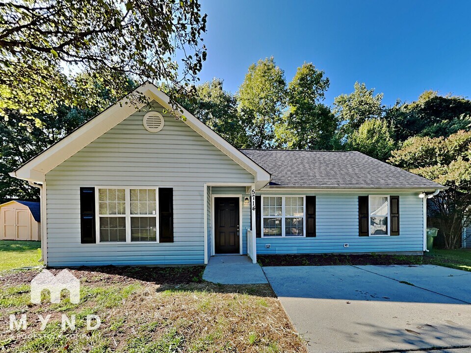 5714 Justins Forest Dr in Charlotte, NC - Building Photo