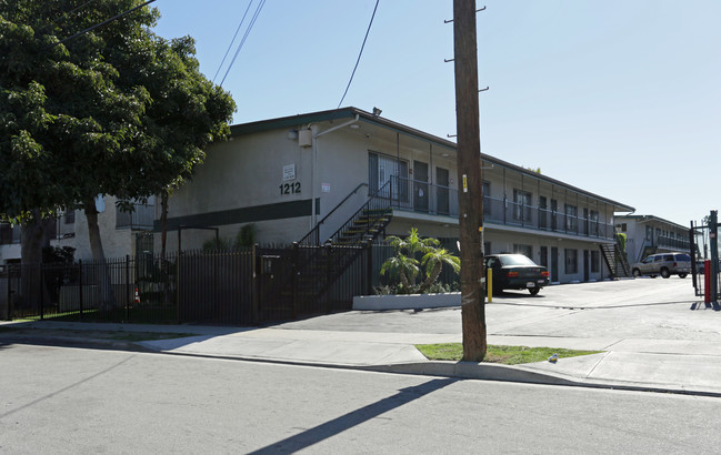 Metro West Apartments in Los Angeles, CA - Foto de edificio - Building Photo