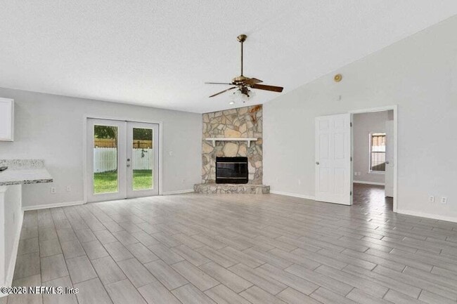 7318 Amandas Crossing Dr S in Jacksonville, FL - Foto de edificio - Building Photo