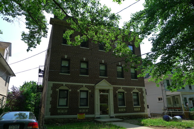 33 Oakwood Ave in White Plains, NY - Building Photo - Building Photo