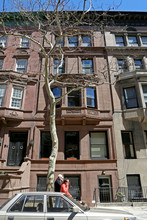 19 W 70th St in New York, NY - Building Photo - Building Photo