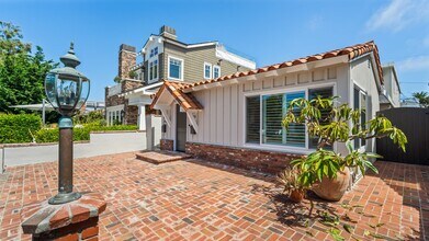 304 Larkspur Ave in Newport Beach, CA - Building Photo - Building Photo