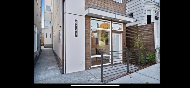 6741 15th Ave NW in Seattle, WA - Building Photo - Building Photo