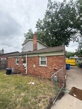25211 Hopkins St in Dearborn Heights, MI - Building Photo - Building Photo