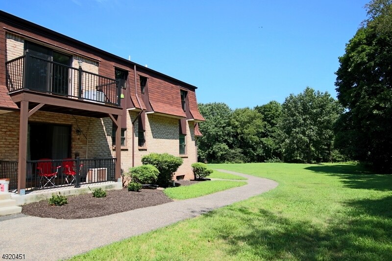 1404 Normandy Ct in Flemington, NJ - Building Photo