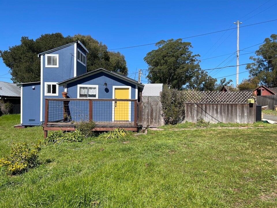 1410 Skillman Ln in Petaluma, CA - Building Photo