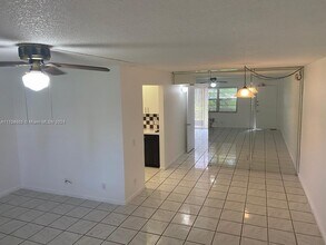 13500 SW 1st St in Pembroke Pines, FL - Foto de edificio - Building Photo