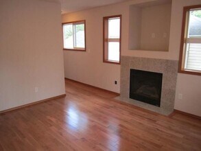 12721 35th Ave NE in Seattle, WA - Building Photo - Building Photo