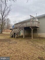 9504 S Royal Crest Ct in Fredericksburg, VA - Building Photo