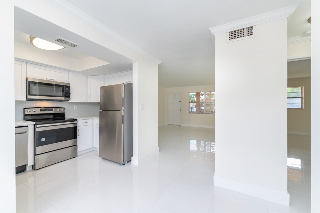 Lomar Apartments Hollywood, FL Apartments