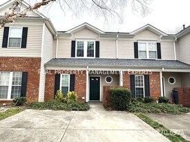 1318 Anthem Ct in Charlotte, NC - Building Photo