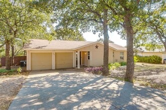 7036 Crabtree Ln in Fort Worth, TX - Building Photo - Building Photo