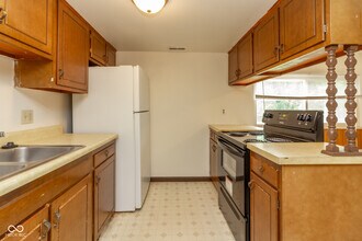 807 Riverside Dr in Greenwood, IN - Building Photo - Building Photo
