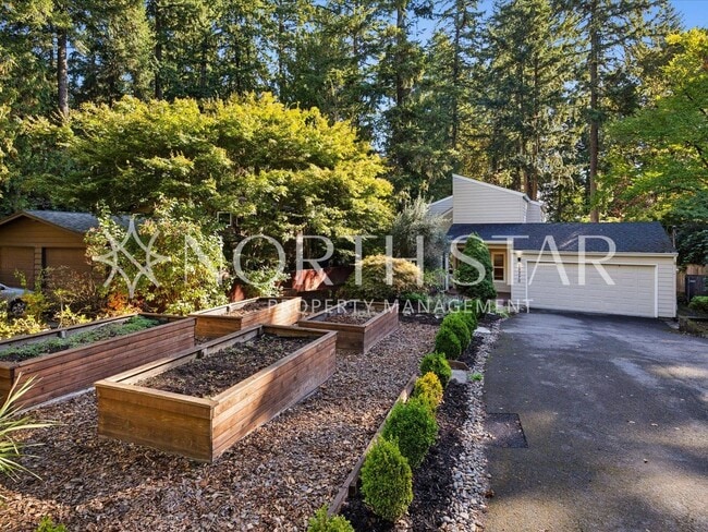 15370 Quarry Rd in Lake Oswego, OR - Building Photo - Building Photo